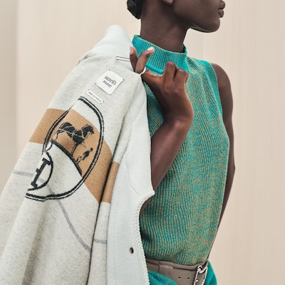 (Women) HERMES Plain Short Wool Coat with Lapel and Long Sleeves H3H0149DK6H Details for (Women) HERMES Plain Short Wool Coat with Lapel and Long Sleeves H3H0149DK6H