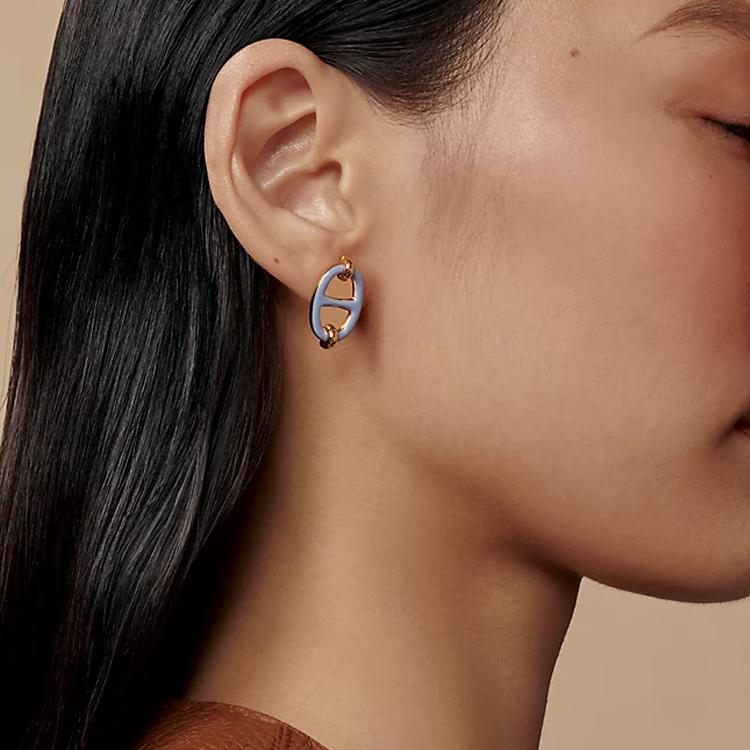 Lookbook (W) HERMES 玫瑰金鍍金金屬耳環附品牌標誌細節。 H100052FOD3