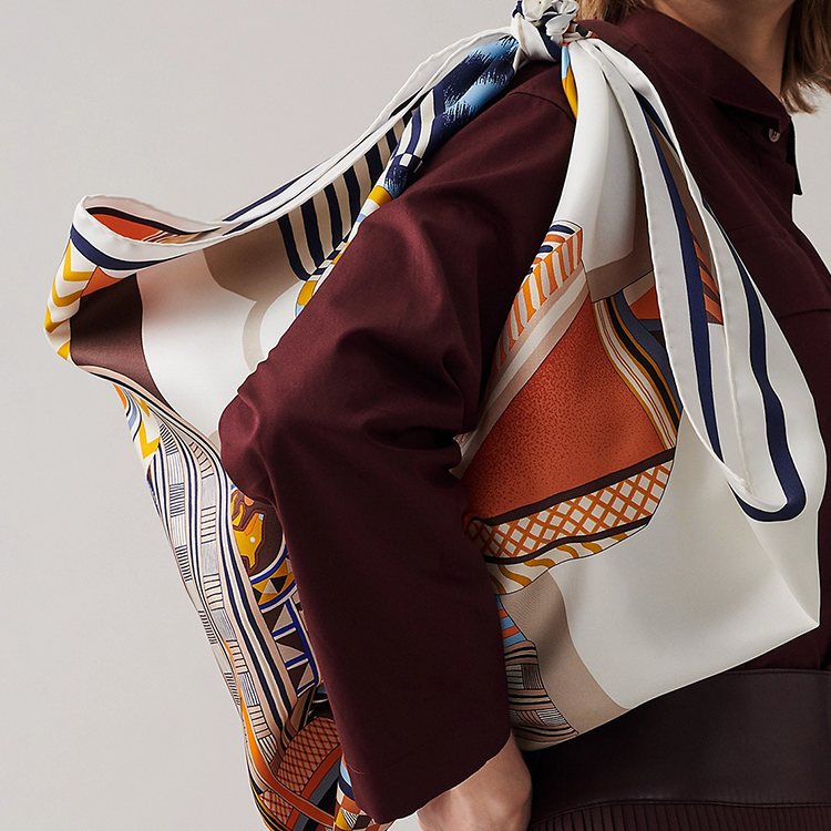 (Women) HERMES  Saddle Fantasies Scarf Blue/White Silky Luxury. H003846S-06 圖 3