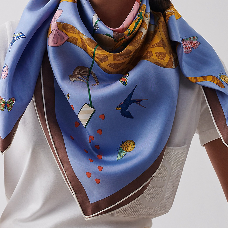 (Women) HERMES  Scarf "Fairy Taking Selfie on Horseback". H003875S-02 圖 3