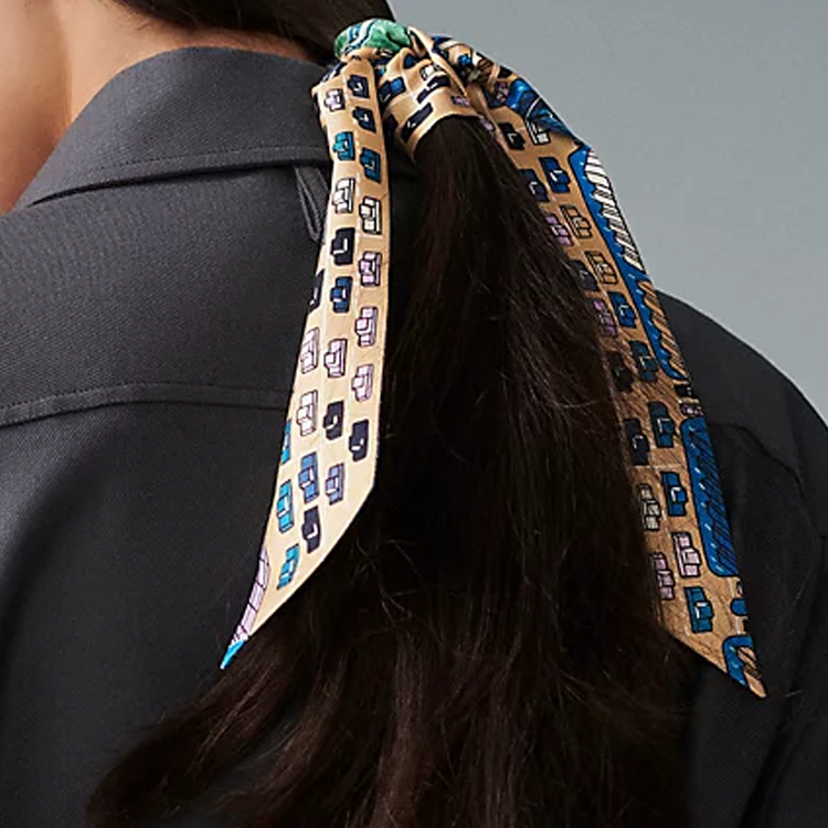 (Women) HERMES  Scarf with Car Pattern Design - Multicolor Silk Scarf. H063969S09 圖 3