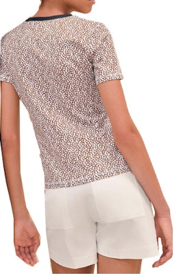 (W) HERMÈS Camiseta Marrón Slim Fit de Manga Corta con Estampado Gráfico. H4E4620DB1W Lookbook (W) HERMÈS Camiseta Marrón Slim Fit de Manga Corta con Estampado Gráfico. H4E4620DB1W