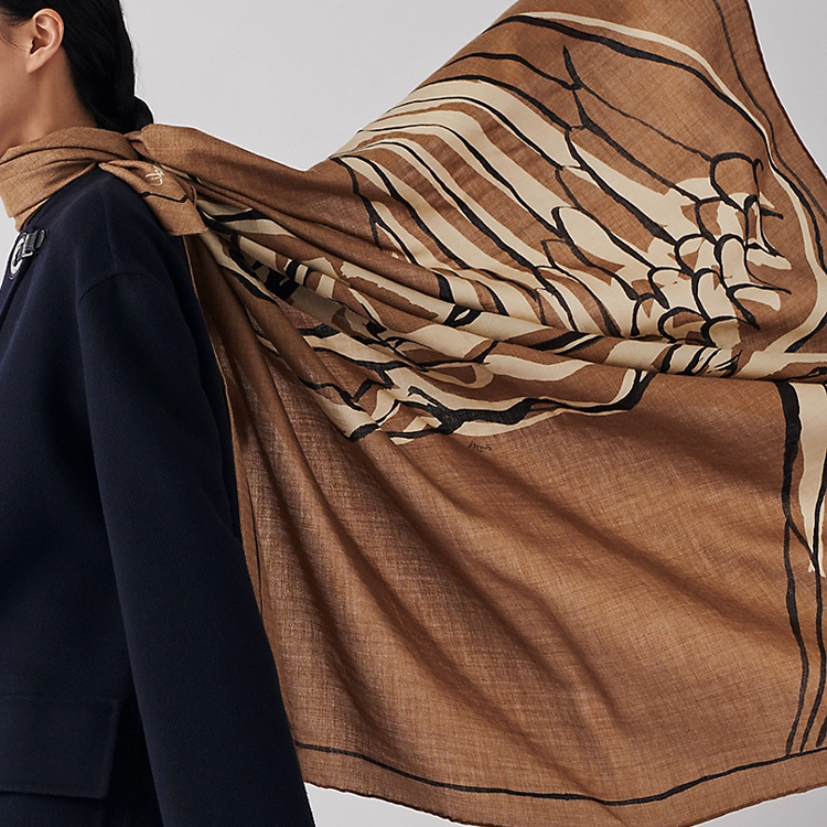 Lookbook (Women) HERMES  Soft Classic Stylish Comfortable Warm Shawl Caramel Brown. H243802S10