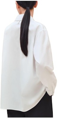 (W) HERMES Kemeja Putih Lengan Panjang Berpoket Solid Colour H4E0601DV90 Lookbook (W) HERMES Kemeja Putih Lengan Panjang Berpoket Solid Colour H4E0601DV90