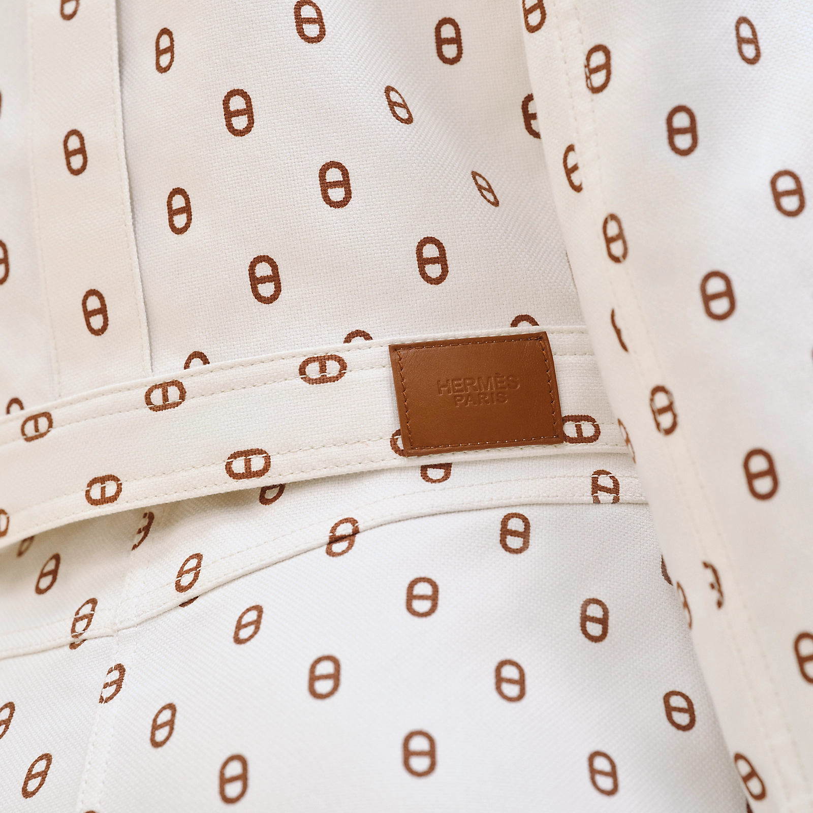 Purchase (Women) HERMES  White Printed Denim Jacket with Square Collar and Button Front. H4E0215D3HW