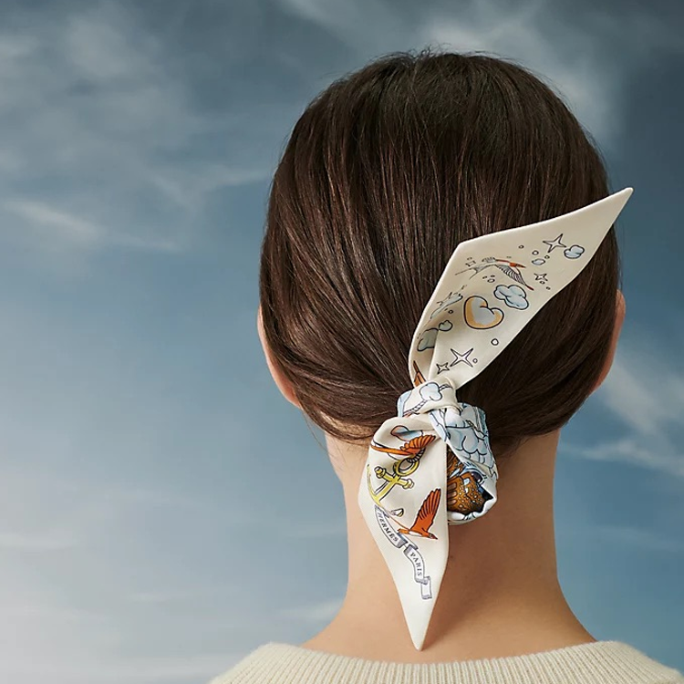 (Women) HERMES  White Twill Silk Scarf "My Cloud Universe" Design. H063900S16 圖 4