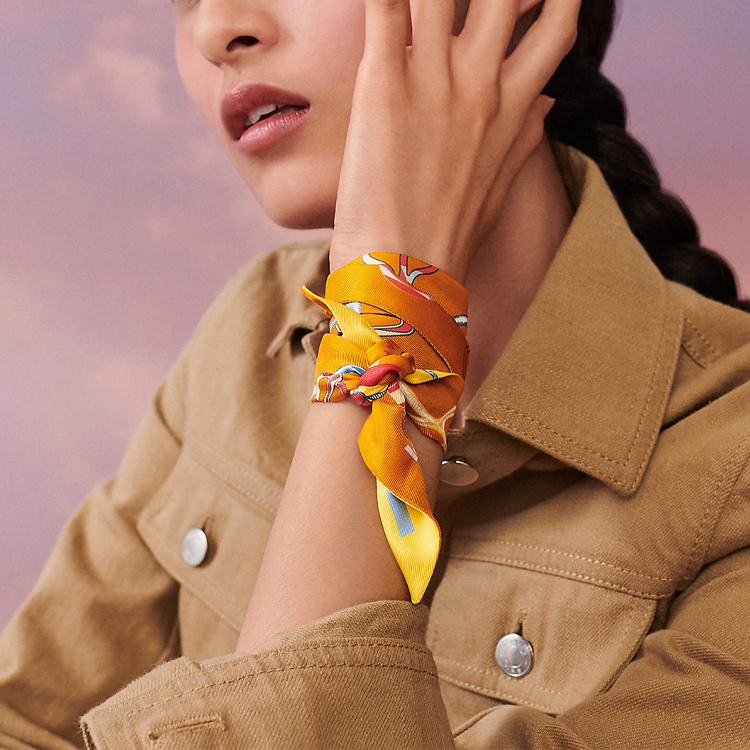 Lookbook (W) 에르메스 옐로우 프린트 디자인 패션 스카프. H063951S 01