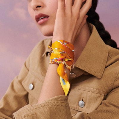 (W) 에르메스 옐로우 프린트 디자인 패션 스카프. H063951S 01 Lookbook (W) 에르메스 옐로우 프린트 디자인 패션 스카프. H063951S 01