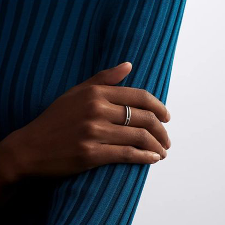 Lookbook (W) HERMES Arianne Minimalist Cincin Emas Putih 18K Wanita. H119834B00053