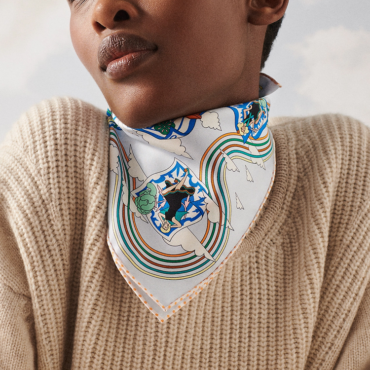 (Women) HERMES Carres Volants Printed Silk Scarf for Women in Sky Blue. H893849S-03 圖 3