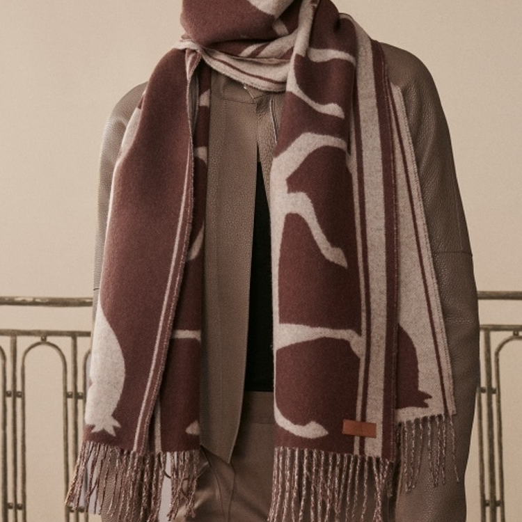 Lookbook (W) Bufanda HERMÈS de Cachemira Multicolor con Estampado de Diseñador 108300399