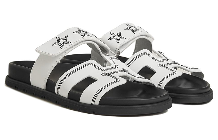 Lookbook HERMES愛馬仕 Chypre 皮革 刺繡 露趾 机能 一字拖鞋 女款 白色