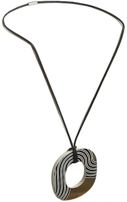 (W) 爱马仕圆形吊坠项链 - 黑色 H124894FL01 Lookbook (W) 爱马仕圆形吊坠项链 - 黑色 H124894FL01