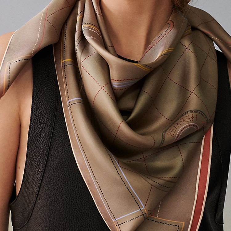 Shop (W) HERMES Selendang Sutera Wanita Cetakan Tapis de Selle Pelbagai Warna. H904040S04