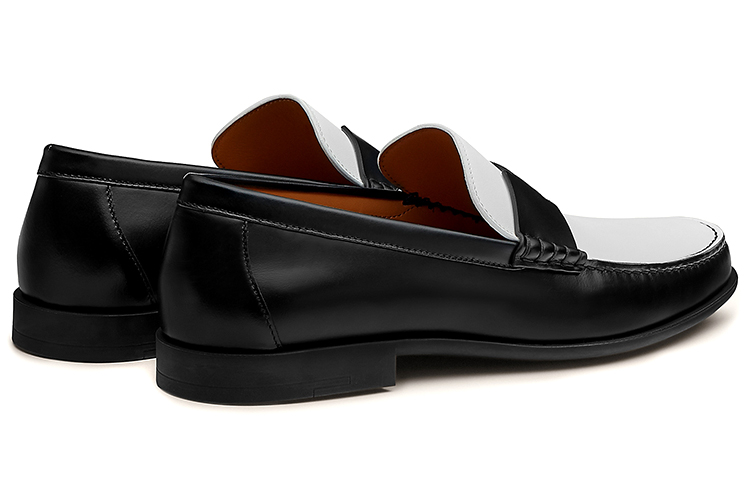 Lookbook (W) HERMÈS Duke ''Mocassin en Cuir Noir Blanc Brillant'' H212856Z-A05