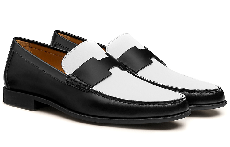 Shop (W) HERMÈS Duke ''Mocassin en Cuir Noir Blanc Brillant'' H212856Z-A05