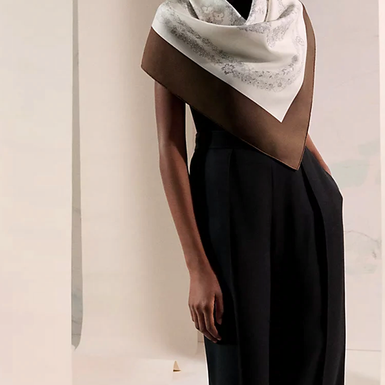 (Women) HERMES Floral Pattern Mulberry Silk Scarf for Women Ebony/White. H004192S08 圖 4