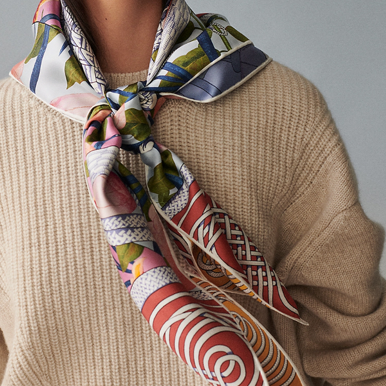 (Women) HERMES Floral Print Twill Silk Scarf for Women - Blue. H904041S-03 圖 5