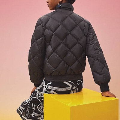 (W) HERMES FW22 Jaket Hitam Corak Geometrik & Kolar Berdiri. H2H0159D402 Shop (W) HERMES FW22 Jaket Hitam Corak Geometrik & Kolar Berdiri. H2H0159D402