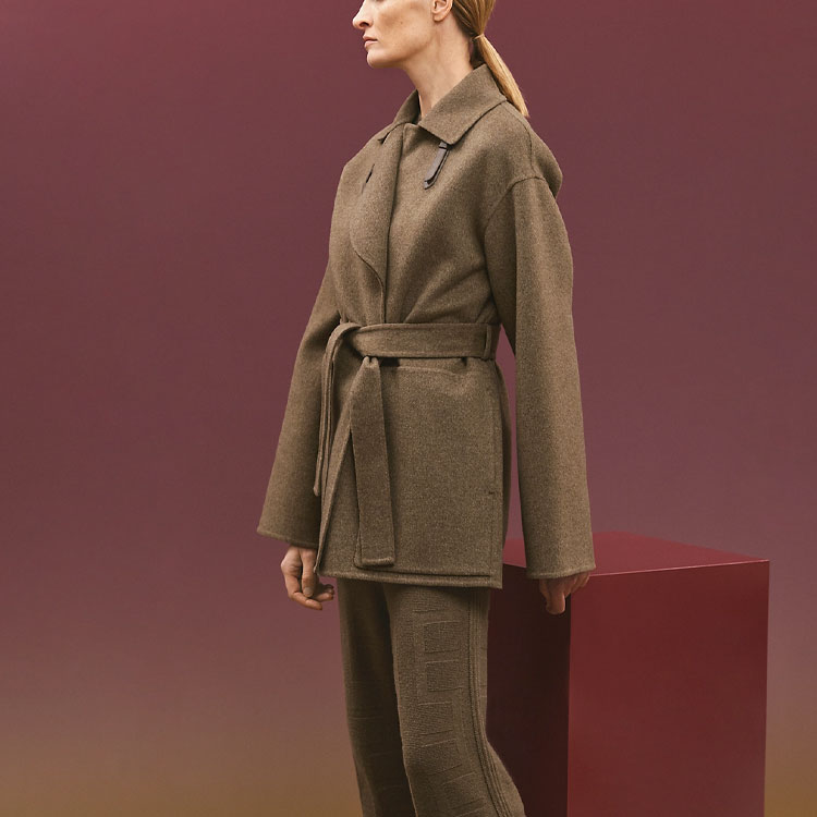 Lookbook (Women) HERMES FW22  Brown Solid Color Straight-Cut Coat. H2H0129DA1R