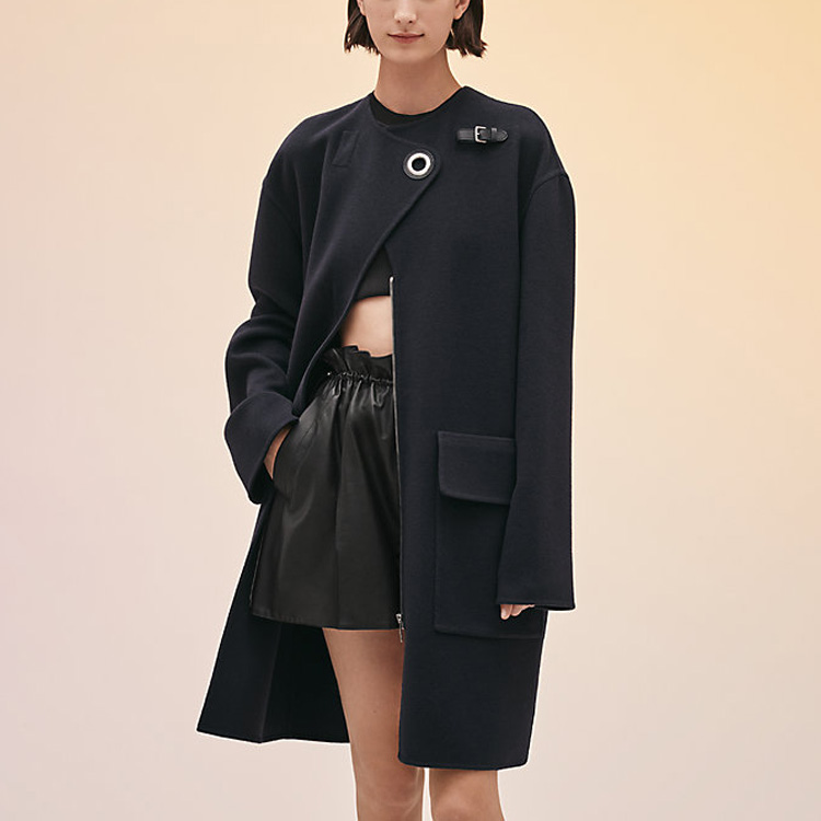 Lookbook (Women) HERMES FW22  Navy Mid-Length Coat with Solid Color & Zippered Pockets. H2E0107DB5H