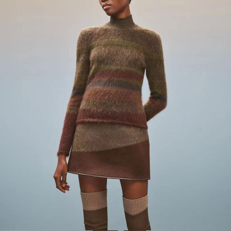 Lookbook (Women) HERMES FW22  Striped Patchwork Fleece Pullover Sweater Brown. H2H2600DG4P