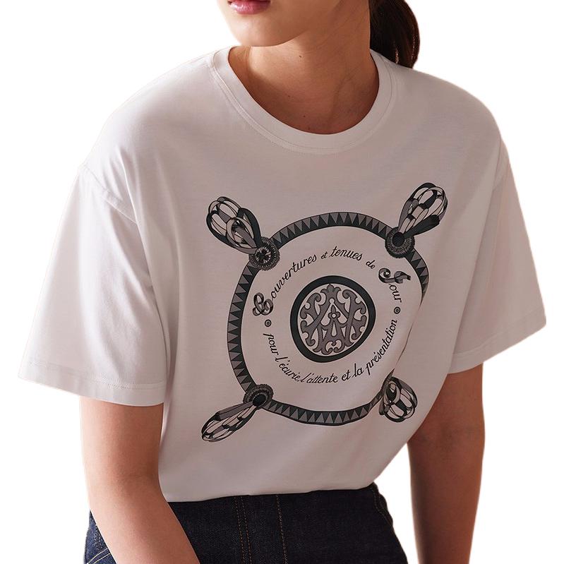Lookbook (W) HERMES FW22 Camiseta tejida blanca estampada cuello redondo manga corta mujer. H0E4611-D690