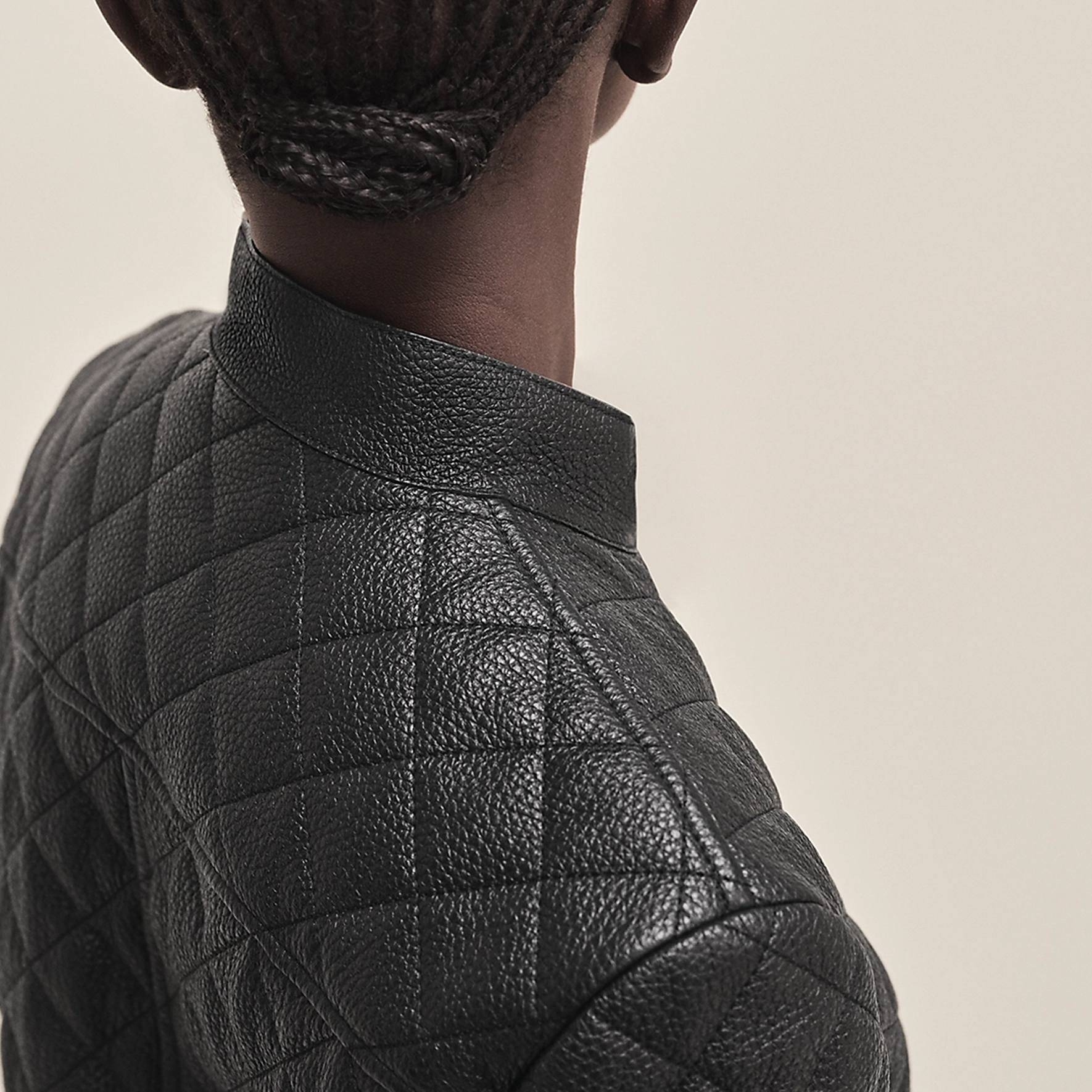 Cheap (Women) HERMES FW23  Black Leather Jacket with Stand Collar Long Sleeves. H3H1207D102