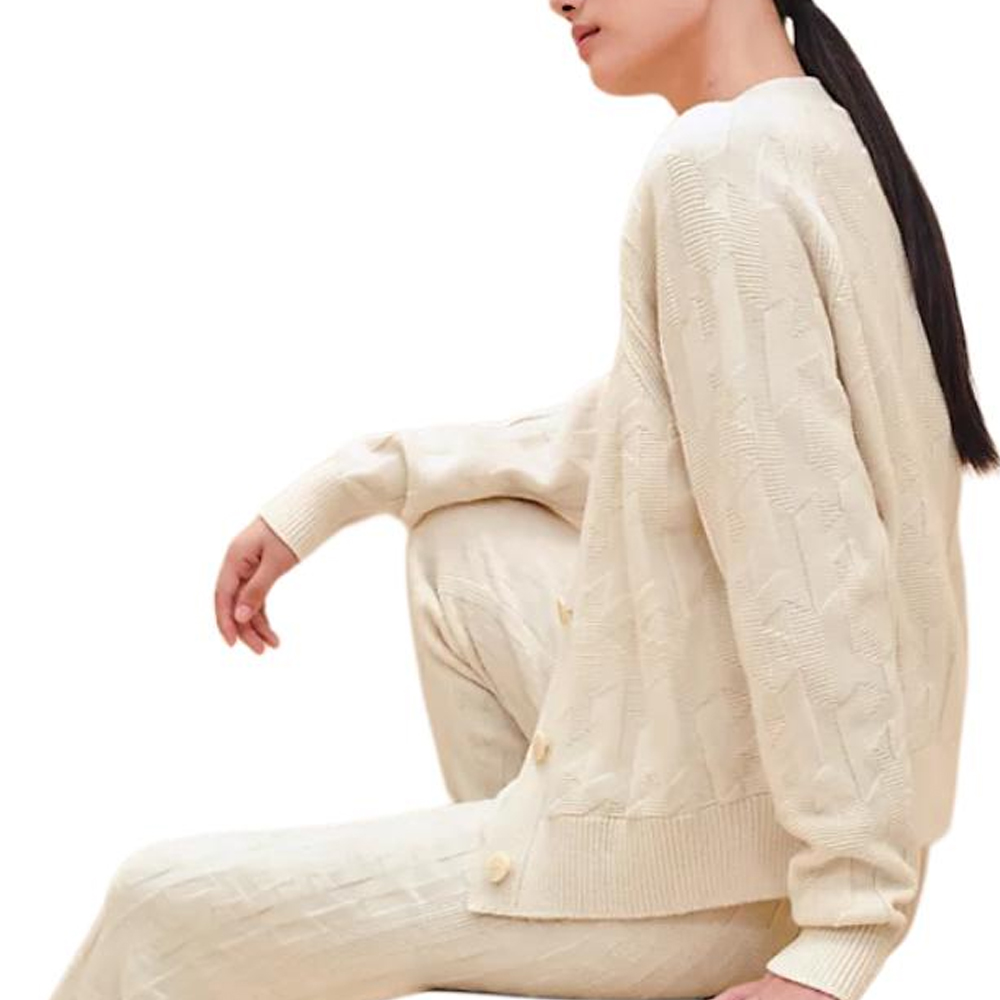 Lookbook (W) 爱马仕 FW24 米色纯色V领单排扣针织开衫. H4H2706D3A3