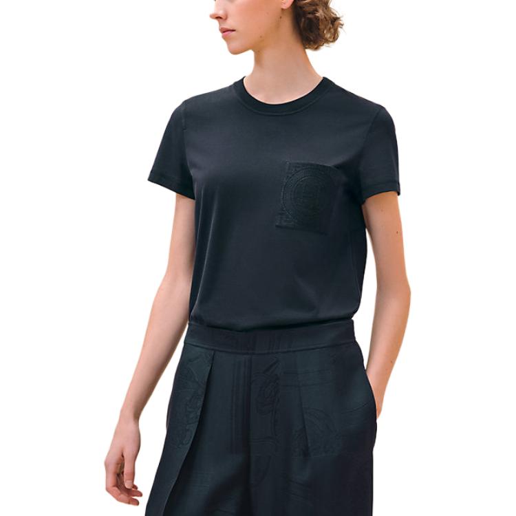 (Women) HERMES FW24  Black Blue Solid Logo Embroidered Pocket Tee Shirt H4H4615DA5H