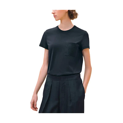 (Women) HERMES FW24 Black Blue Solid Logo Embroidered Pocket Tee Shirt H4H4615DA5H