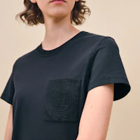 Shop (W) HERMES FW24 黑藍色刺繡Logo口袋T恤 H4H4615DA5H