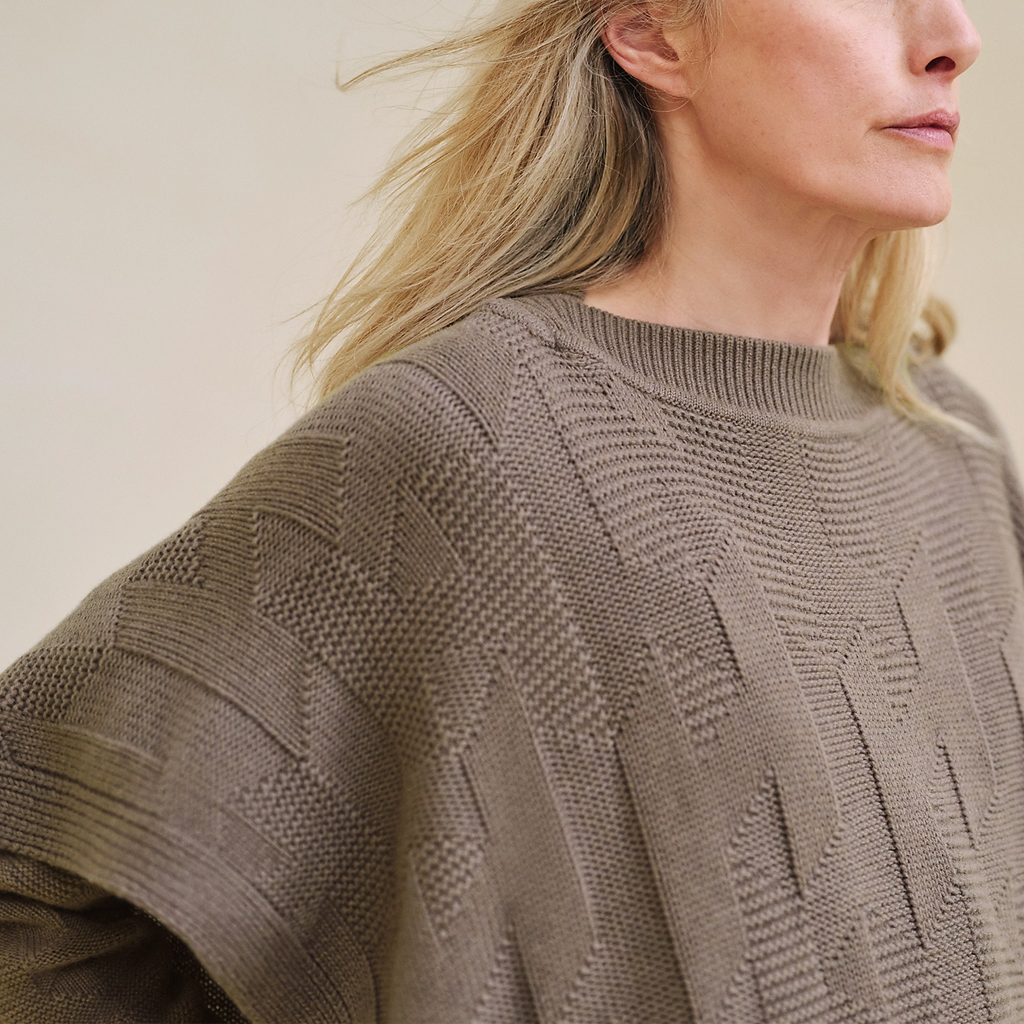 Shop (W) 에르메스 FW24 그레이 울 골지 니트 판초 케이프 스웨터 H4H2904D3DK34