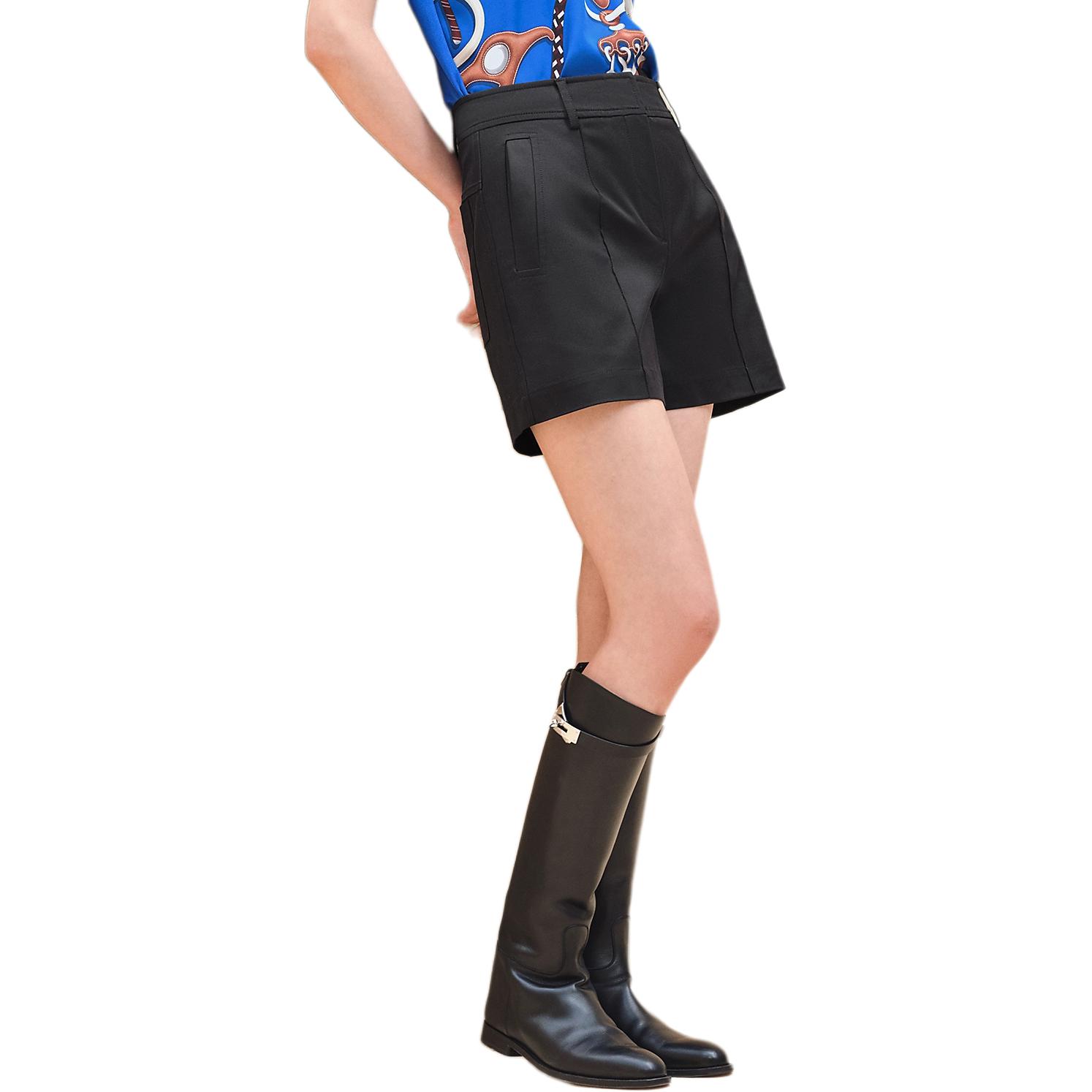 Lookbook (Women) HERMES FW25  Black Solid High-Waist Pleated Casual Shorts. H4H0405DQ02