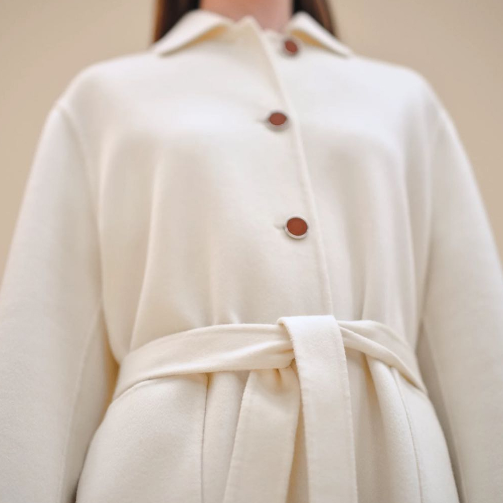 Shop (Women) HERMES FW25 White Single-Breasted Long Sleeve Coat for Women H4H0100DAA3