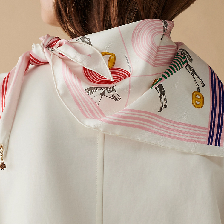 (Women) HERMES Garde-Robe Pop Charm Triangle 70 Silk Scarf for Women H883896S-04 圖 3