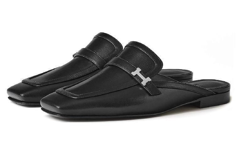 Lookbook (W) HERMES Groupie Slide 'Cuero de Cabra Negro' H231054Z-02