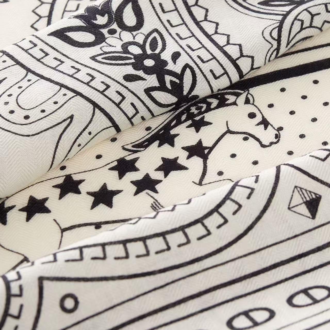 (Women) HERMES Heart Pattern Cashmere Silk Scarf Black/White  Accessory H244259S 09 圖 3