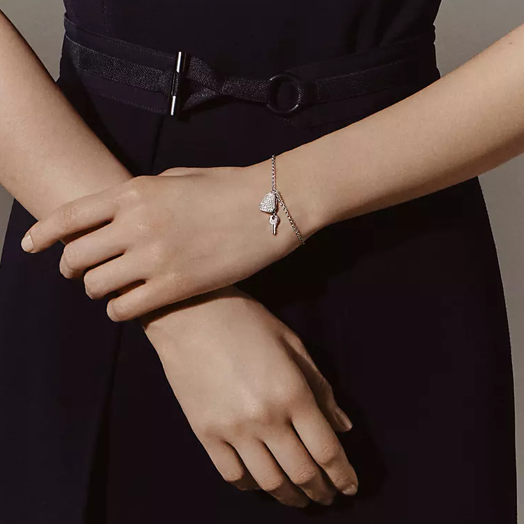 (Women) HERMES Key Pendant Bracelet in Silver with Platinum and Diamond for Women. H221408B 圖 3