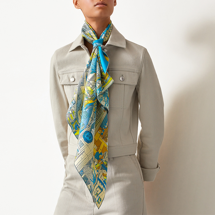 (Women) HERMES Ladies Blue/Yellow/Gold Silk Scarf with Feathered Pegasus Design H003517S-17 圖 3