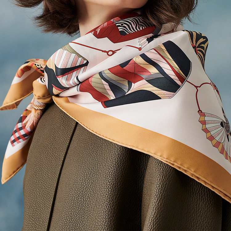 (Women) HERMES Lantern Balloon Hat Silk Scarf 90x90cm Beige for Women. H003918S-07 圖 3