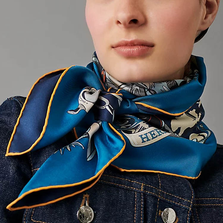 (Women) HERMES Les Mustangs II Blue Double-Sided Silk Scarf for Women. H903939S-03 圖 5