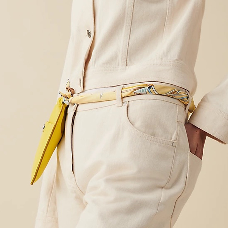 (Women) Hermes Little Girl in Ruffle Dress Silk Scarf Sulphur Blue White Women. H983849S-10 圖 3