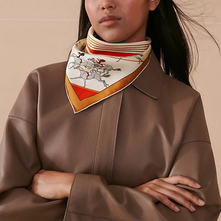 (Women) HERMES Logo Striped Print Silk Scarf for Women in Caramel Brown. H894178S-07 圖 3