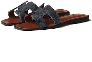 HERMES愛馬仕 Oran 露趾平跟 拖鞋 女款 原色藍 Lookbook HERMES愛馬仕 Oran 露趾平跟 拖鞋 女款 原色藍