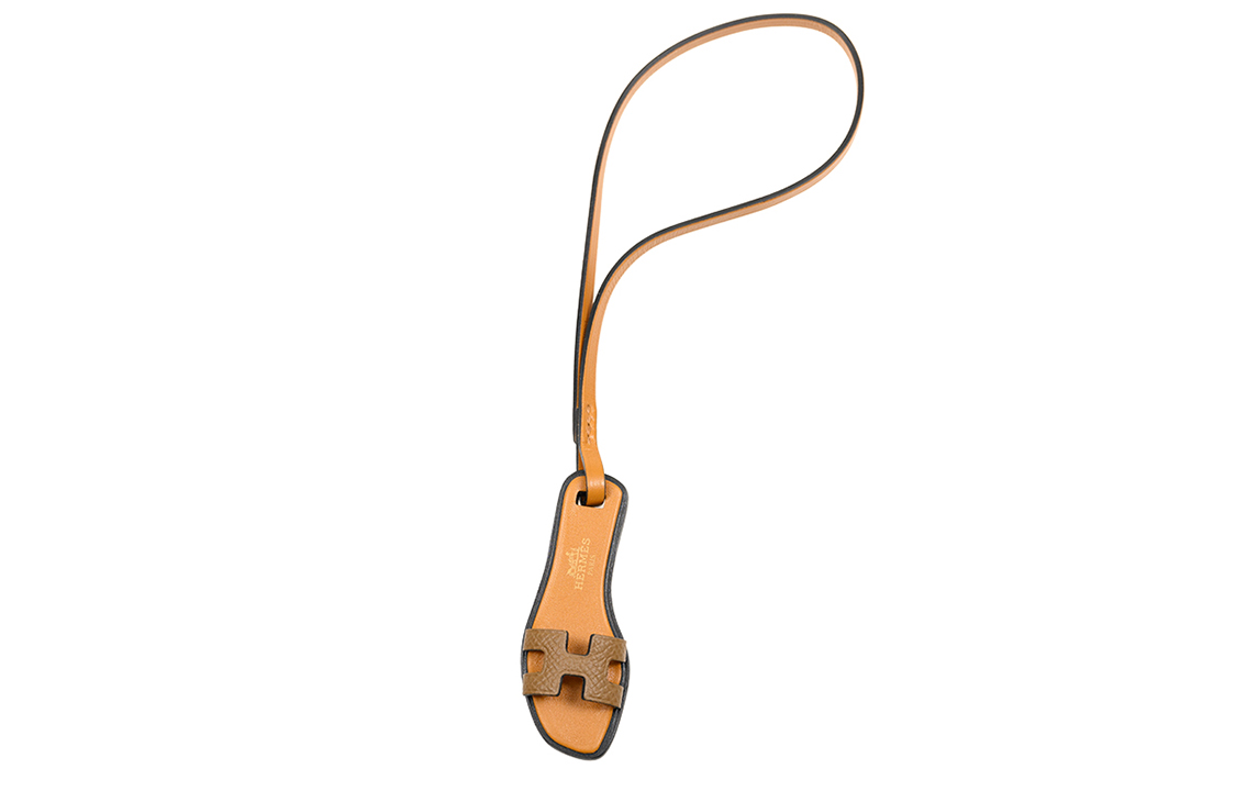 (Women) HERMES Oran Nano Brown Logo Embossed Slipper Style  Charm Accessory D0ORANTAG