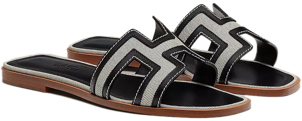 (W) Sandal Hermes Oran 'Hitam' H221106Z-01 Lookbook (W) Sandal Hermes Oran 'Hitam' H221106Z-01