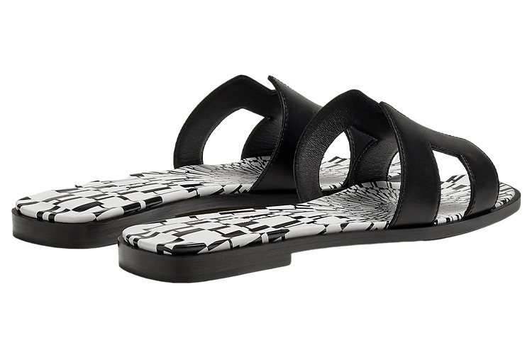 Lookbook HERMES愛馬仕 Oran 小牛皮 平跟套腳 時尚涼拖 女款 黑白