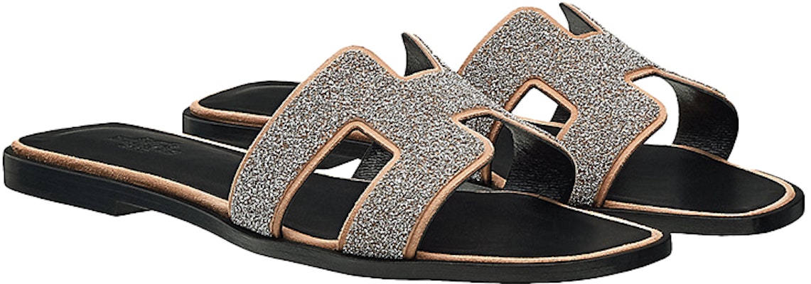 (W) エルメス オラン サンダル "シルバーグレー" H142149Z-BA Lookbook (W) エルメス オラン サンダル "シルバーグレー" H142149Z-BA