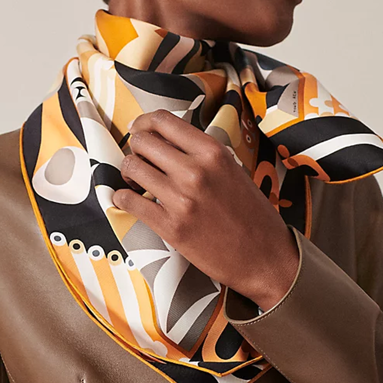 (Women) HERMES Printed Silk Scarf for Women - Reversible Design, Multicolor. H004006S-11 圖 3